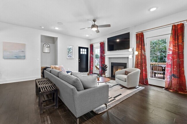 Building Photo - 393 N Ainsley Loop