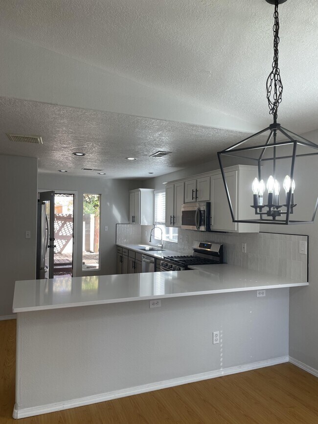 Building Photo - 7312 Villa Clavel NE