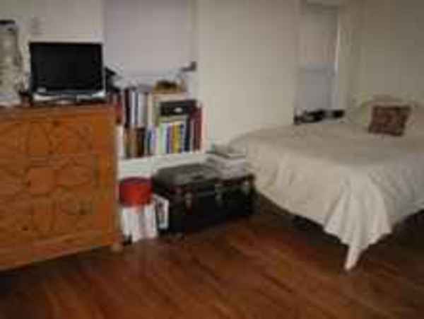 Primary Photo - 164 Hoyt St