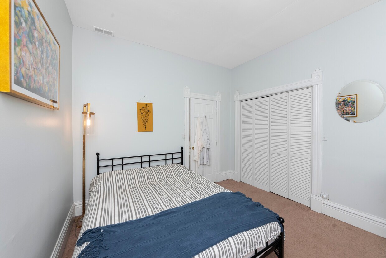 Foto principal - 2050 N Bissell St