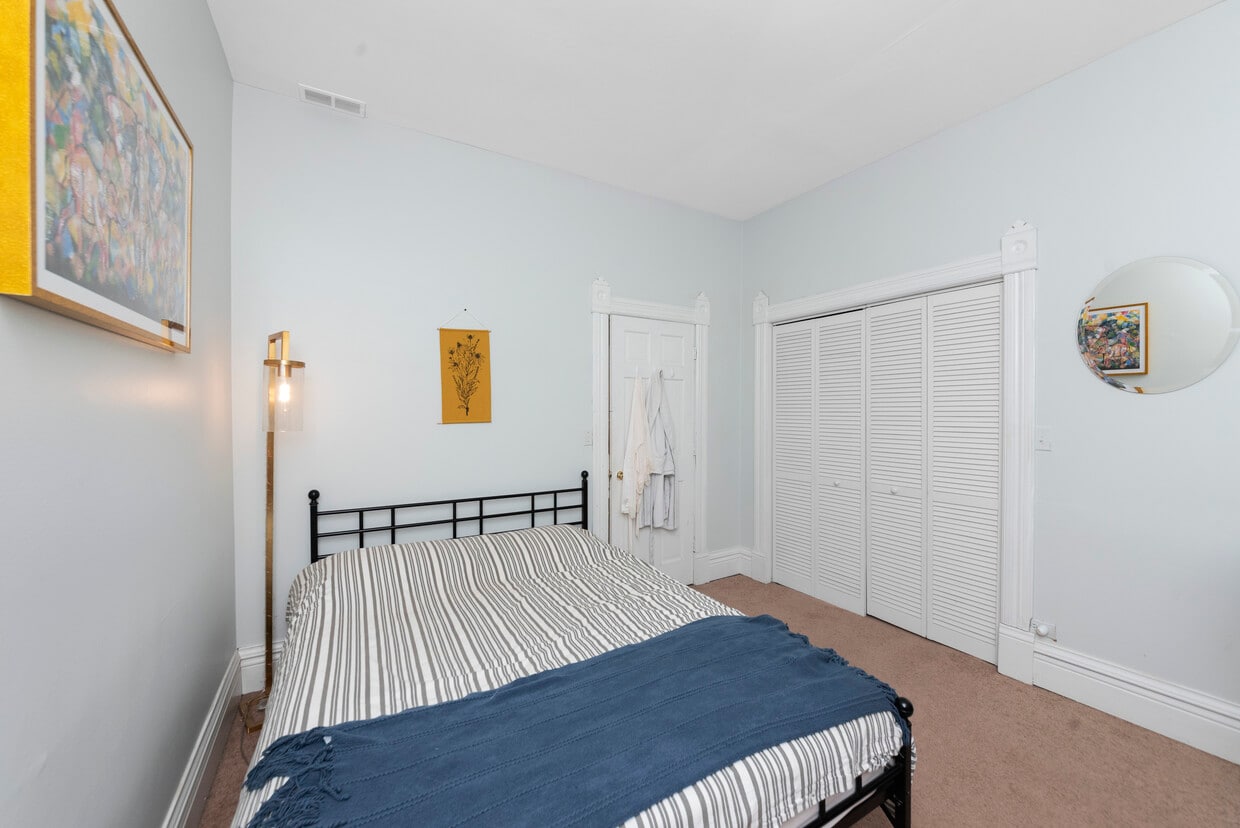 Primary Photo - 2050 N Bissell St