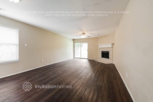 Foto del edificio - 3878 Pinebluff Ln