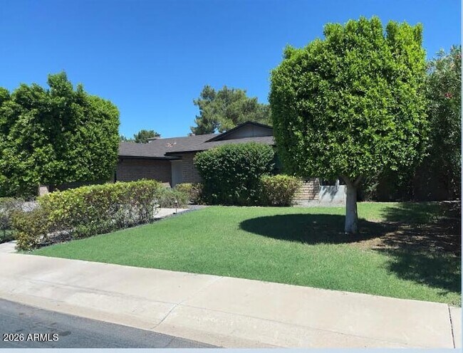 Building Photo - 6110 E Blanche Dr