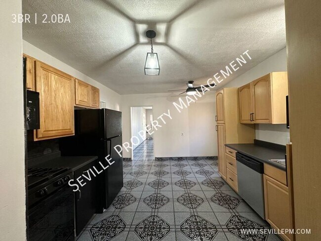 Building Photo - AVAILABLE NOW! Move-In Ready Home w/3 Bedr...