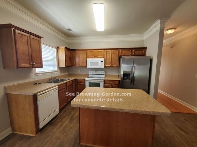 Building Photo - Spacious and Bright Condo Available!