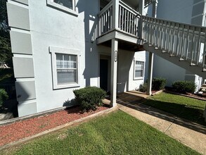 Building Photo - 2504 Avent Ferry Rd