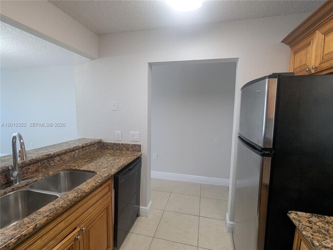 Building Photo - 1564 Lake Crystal Dr