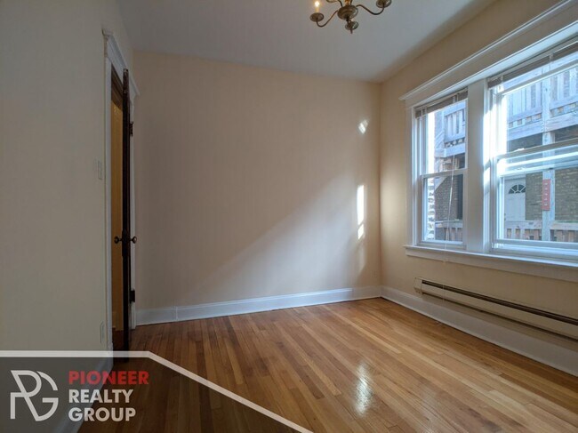 Foto del edificio - 4421 N Wolcott Ave