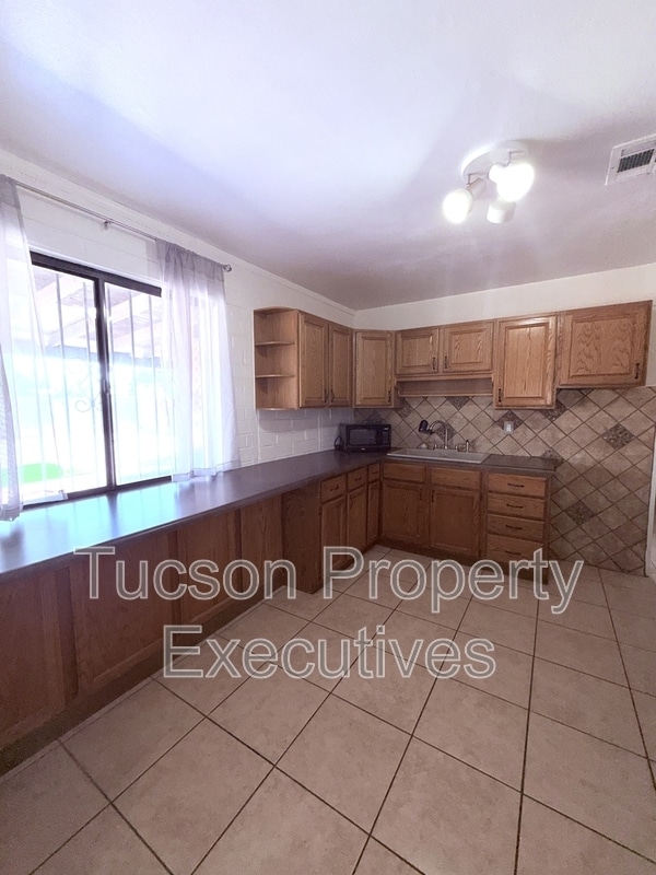 Building Photo - 3626 E Sylvane St