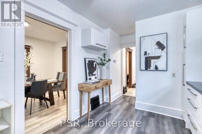 Photo du bâtiment - 57 Eby St S