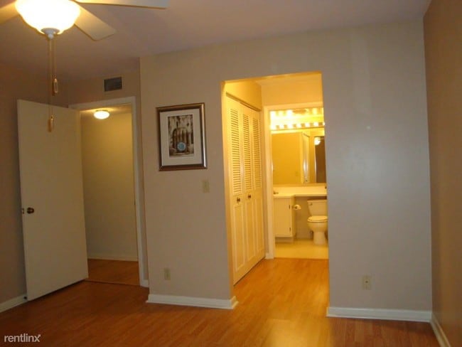 Building Photo - 706 Sunny Pine Way