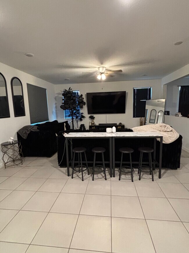 Foto del edificio - 23406 W Winslow Ave