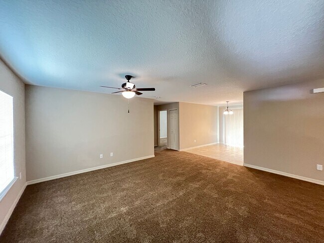 Foto del edificio - Available now! Beautiful 3 BEDROOM 2 BATHR...