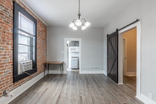 Main living area - 406 High St