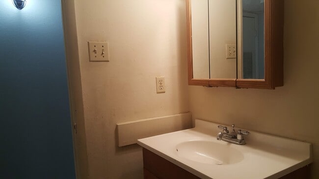 Building Photo - 3030 Congress Blvd