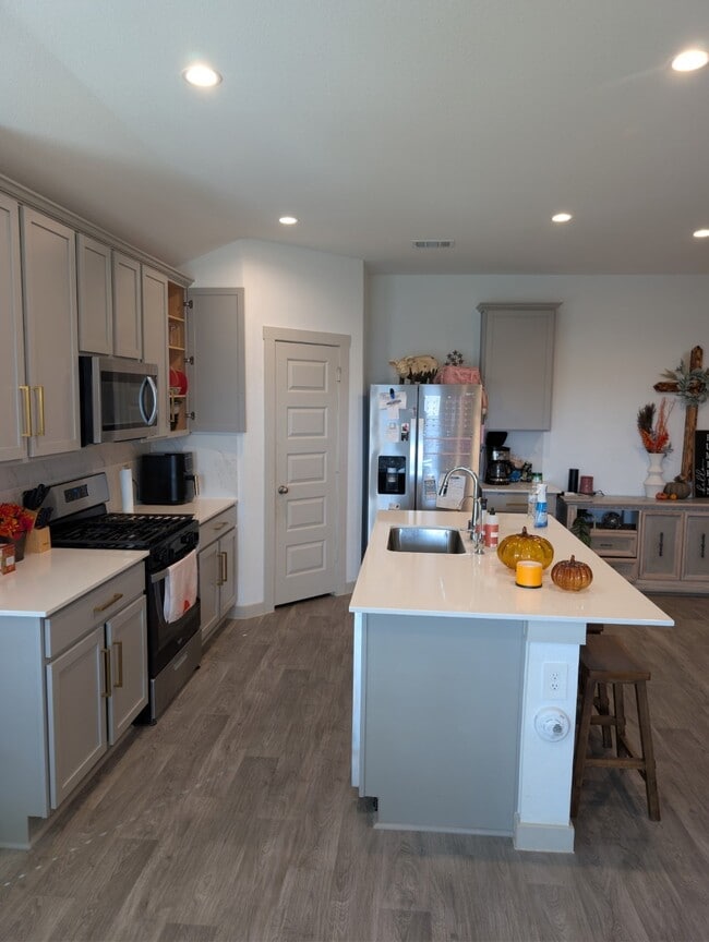 Building Photo - 14914 Cold Water Dr