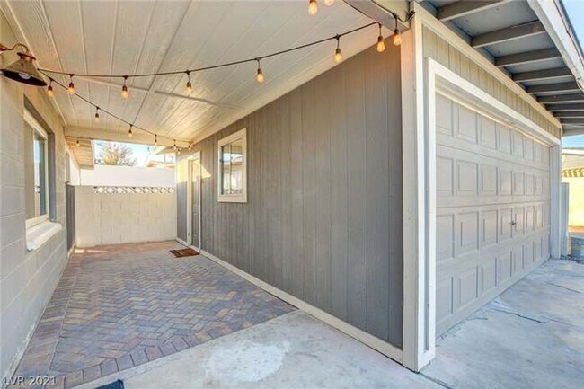 Foto del edificio - SUPER SWEET HOME WITH CASITA, NO HOA