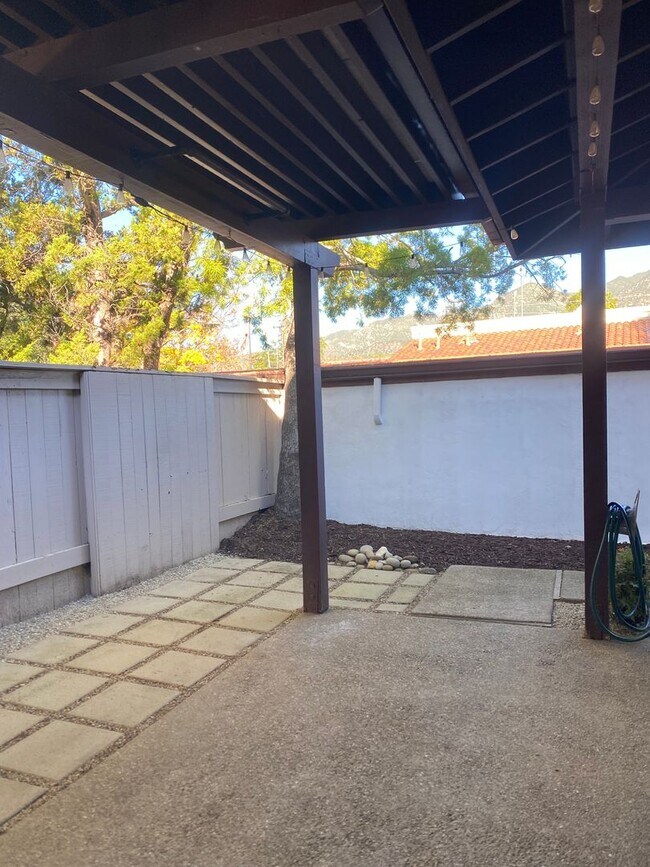 Foto del edificio - 407 S Signal St