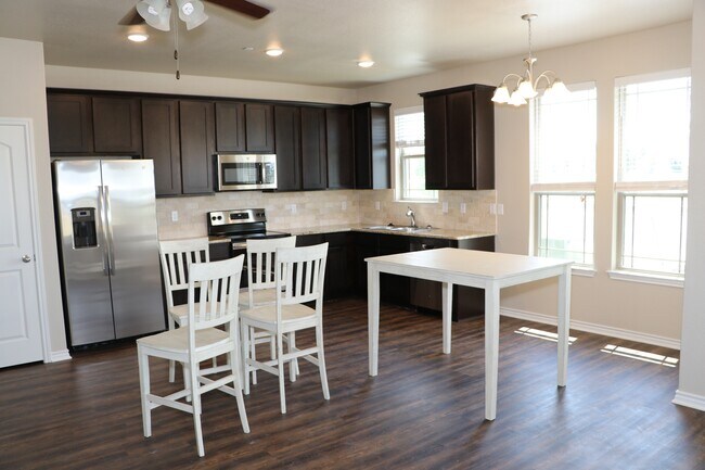 Foto del edificio - 748 Westfield Blvd