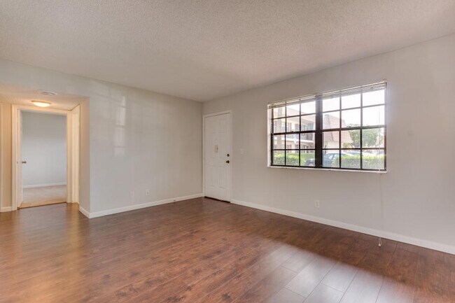 Building Photo - 4661 Oak Terrace Dr