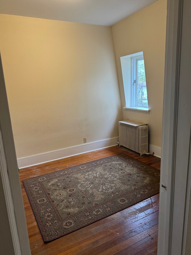 Foto del edificio - 401 Maple Ave Utilities Included