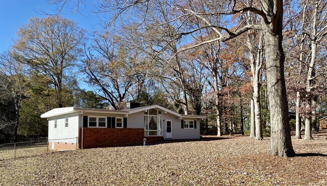 Building Photo - 5617 Laurel Crest Dr