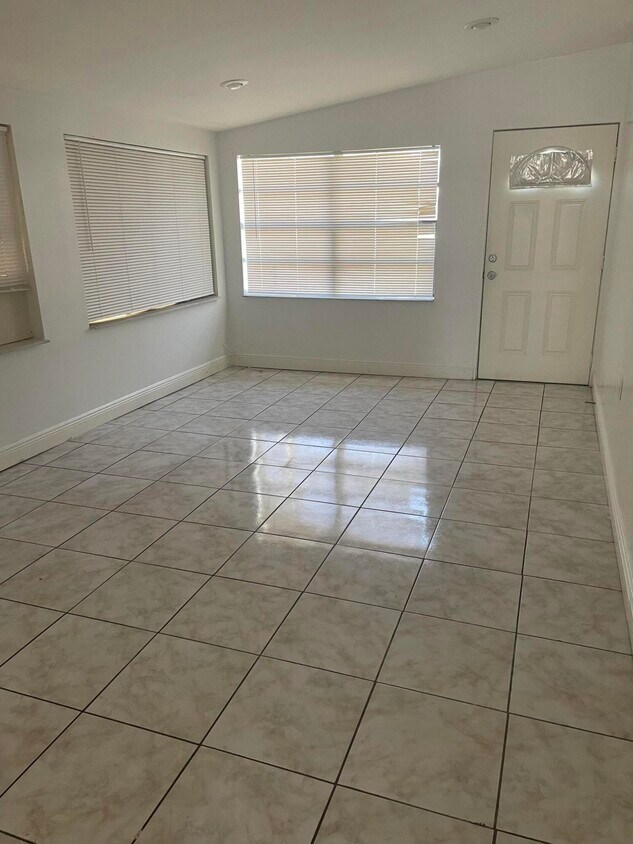 Foto principal - 1874 Holman Dr
