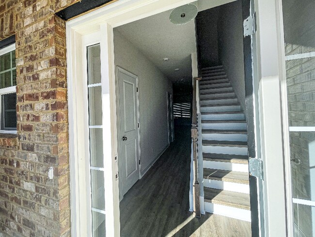 Building Photo - 11124 Benton Woods Dr