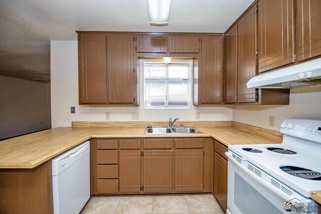 Building Photo - 154 W 27th Pl