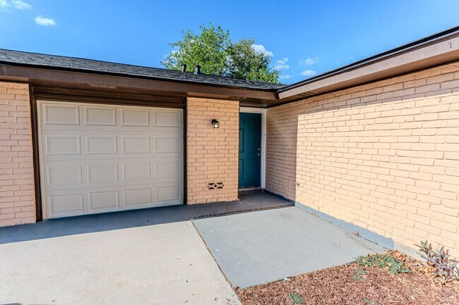 Foto del edificio - 6915 Forest Meadow St