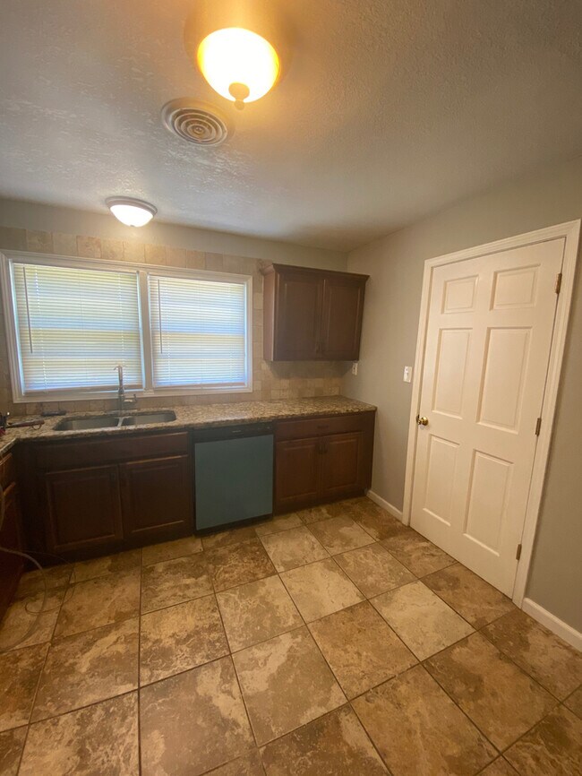 Building Photo - 205 Blue Ridge Ext