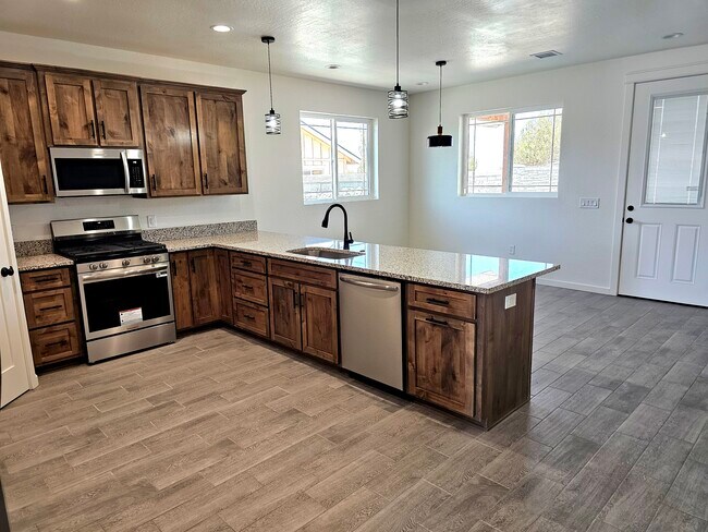 Kitchen/Dining - 57 S Hillcrest Dr