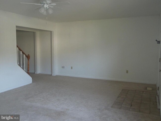 Building Photo - 1738 Farmington Ct