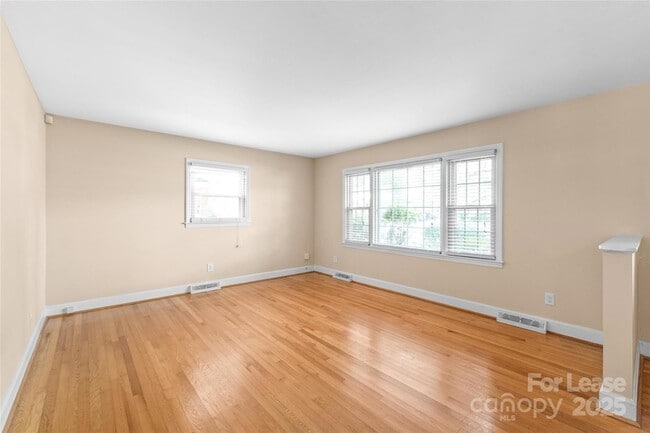 Foto del edificio - 2200 Collingdale Pl