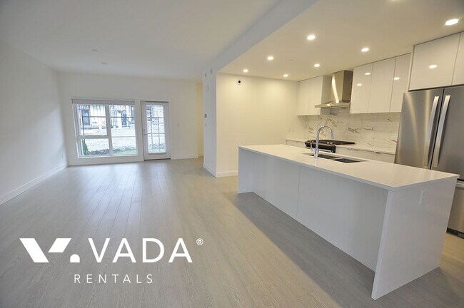 Building Photo - Seymour Village 3 Bedroom Townhouse For Re...