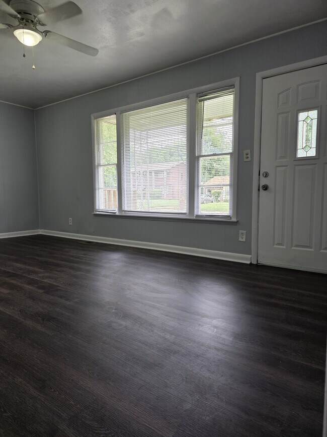 Foto del edificio - 3607 Inglewood Dr NW