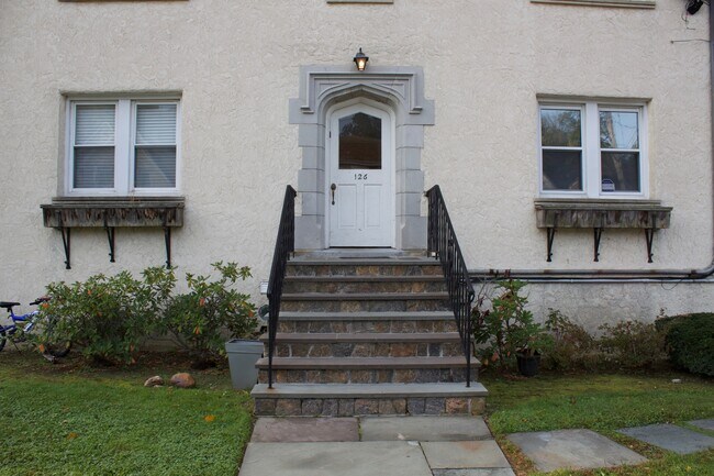 Foto del edificio - 126 Bradford Ave