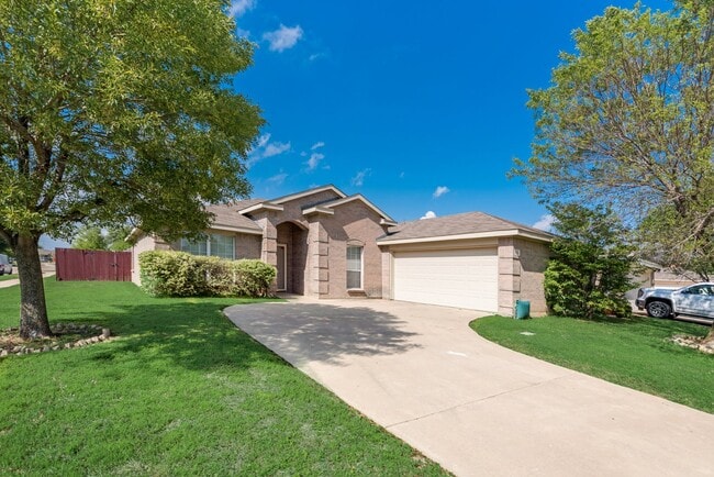 Photo - Updated 3-2-2 Ranch in McKamy Evers (North Denton) Apartment