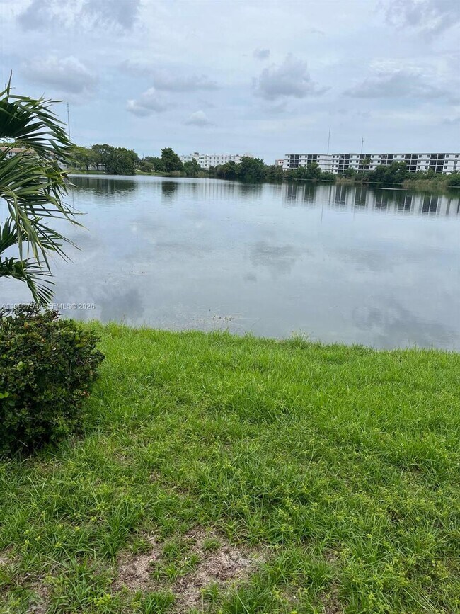 Foto del edificio - 285 NE 191st St