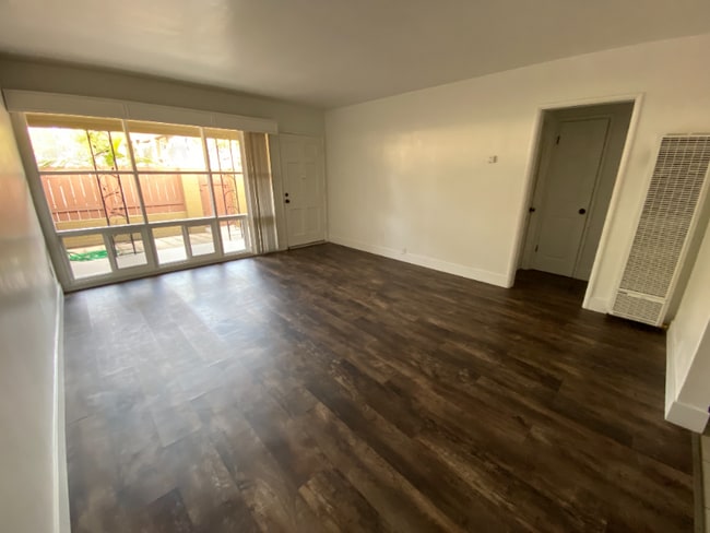 Building Photo - 3320-3322 Clairemont Dr