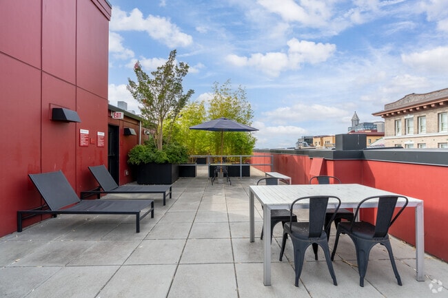 Building Photo - Louisa Hotel