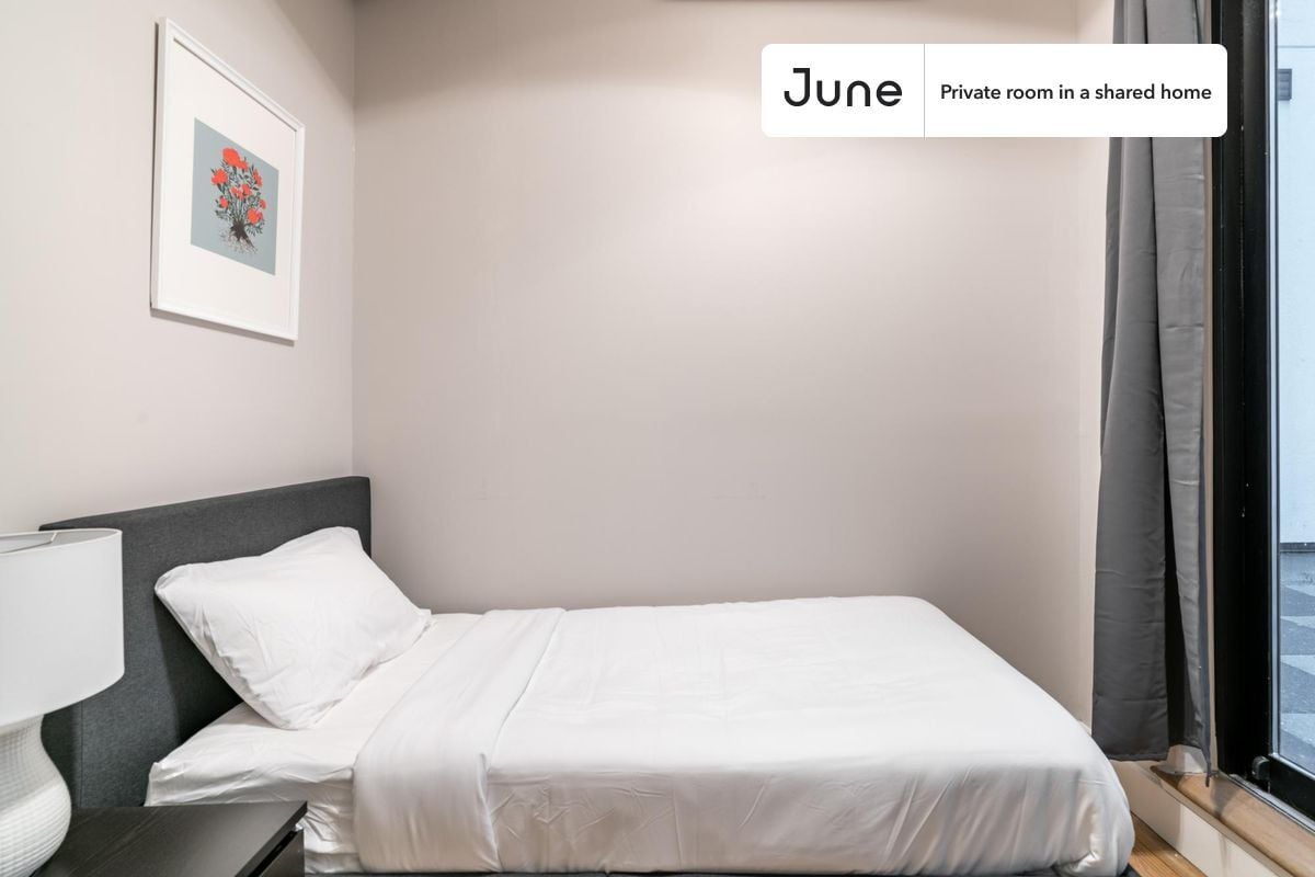 Foto principal - Room in Shared 6 bed/6.5 bath home