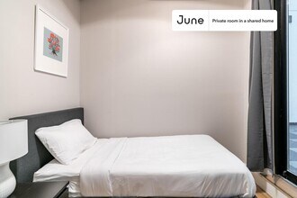 Building Photo - Room in Shared 6 bed/6.5 bath home