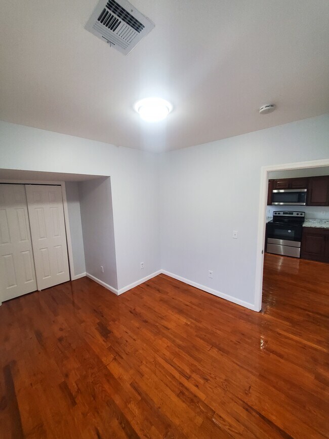 Building Photo - 250 Inslee Pl