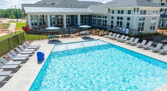 Foto del edificio - 104 Herrings Grn Lp