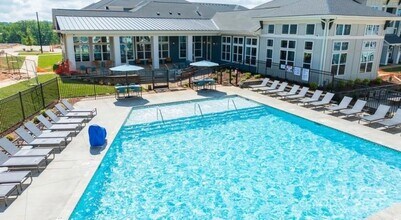 Building Photo - 104 Herrings Grn Lp Building Photo - 104 Herrings Grn Lp