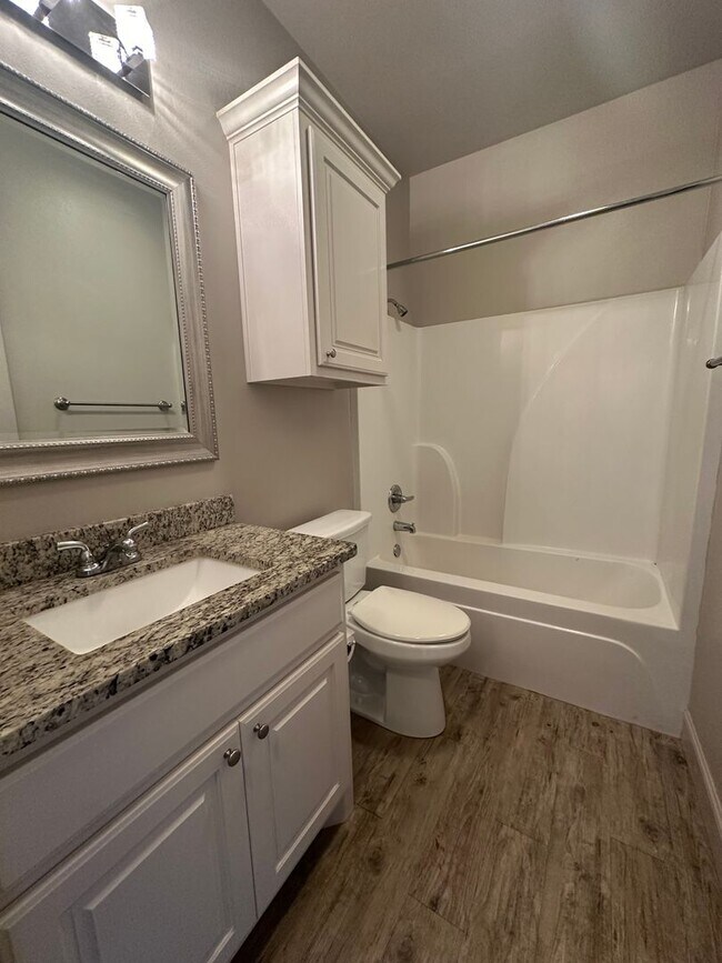 Foto del edificio - 6307 73rd Street Unit A - Lease Only