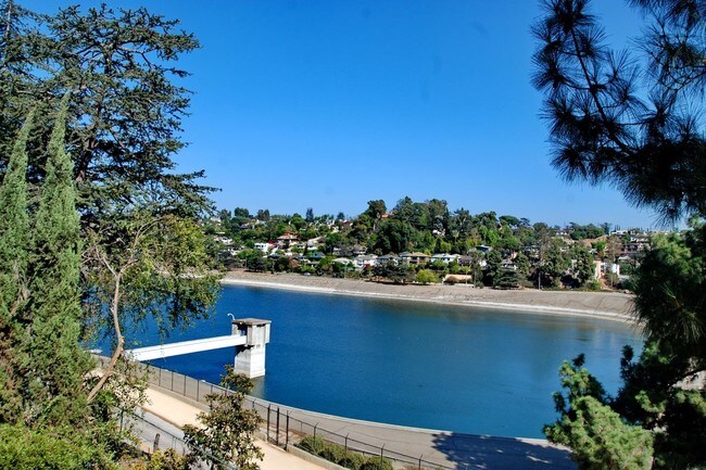 Foto del edificio - 2300 Silver Lake Blvd