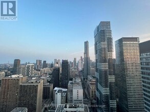 Building Photo - 501 Yonge St