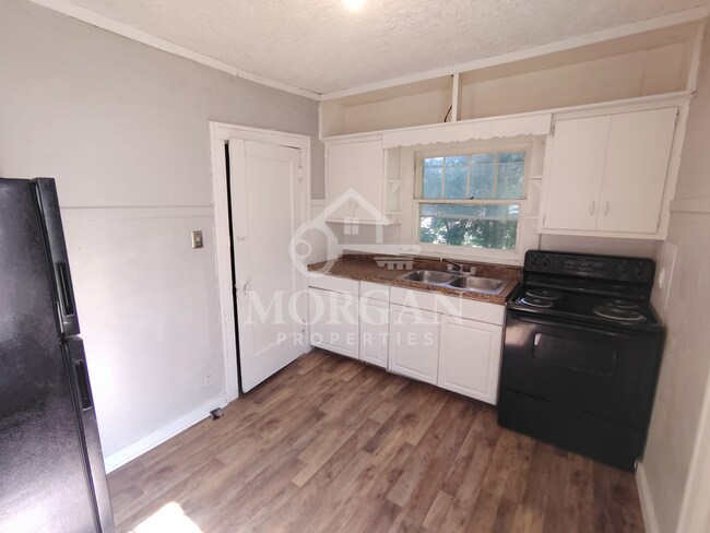 Foto del edificio - 1636 W 10th St